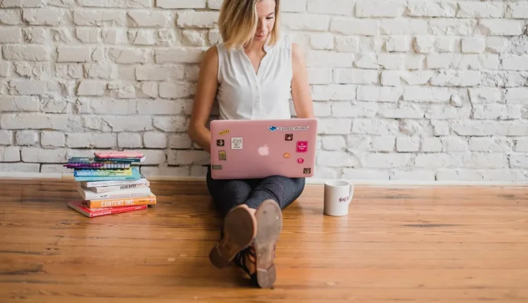 Emanuelly fonseca salário: quanto ganha a influenciadora por mês