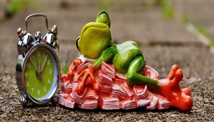 Mil e cem reais: forma correta de escrever por extenso