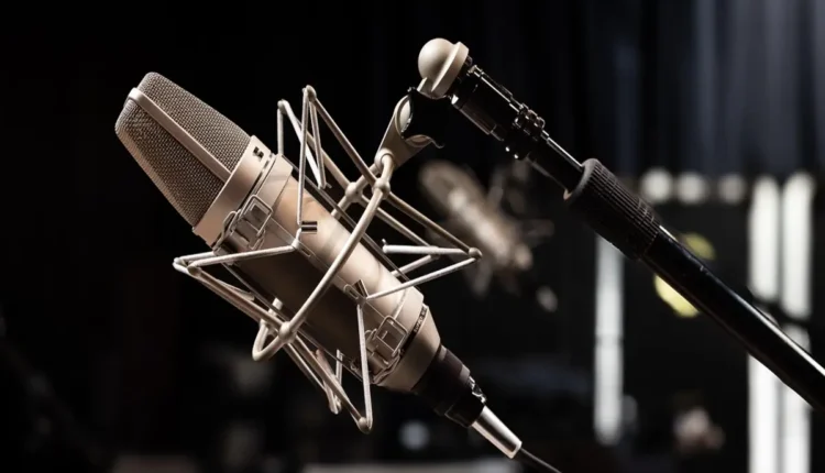 Onde fica o microfone do celular: localização por modelo